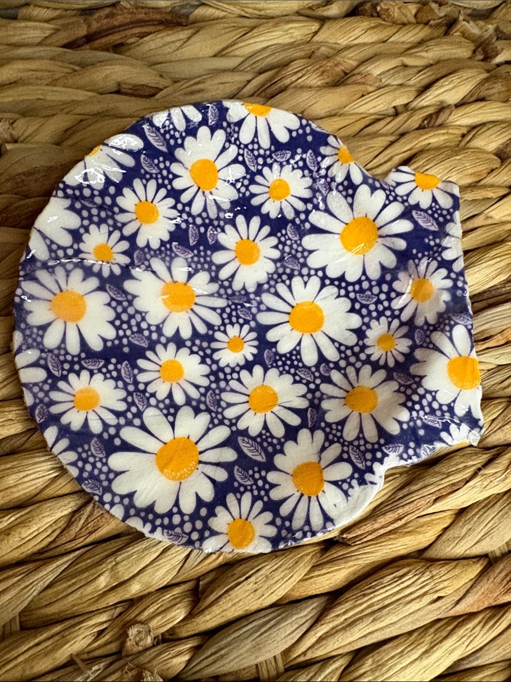 Handmade Daisy Pattern Shell Trinket Dish - Picture 2 of 5